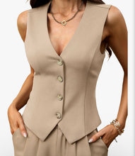 Load image into Gallery viewer, Preppy Button Down Vest